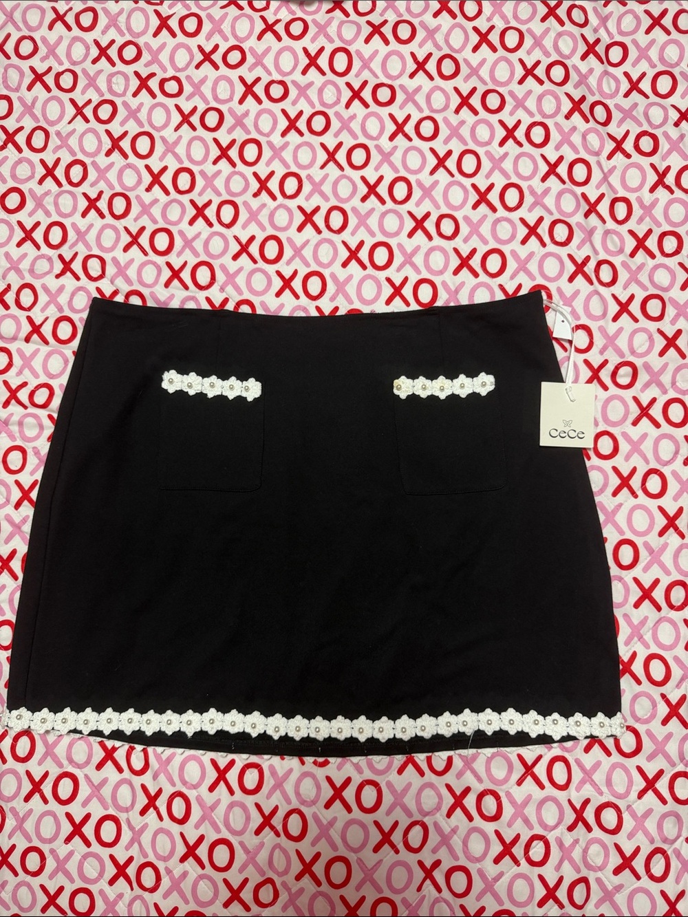 CeCe Black Mini Skirt with White Floral Trim Xl